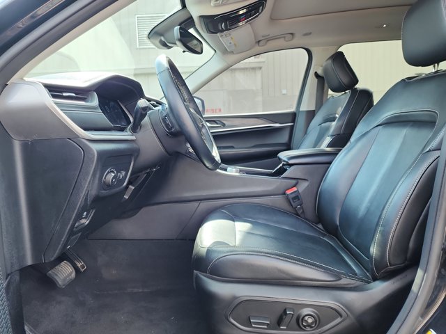 Vehicle image 14 of 28