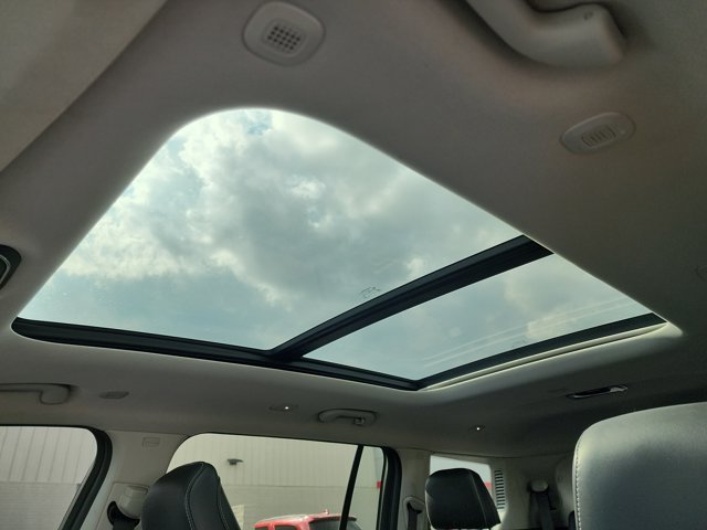 Vehicle image 18 of 28