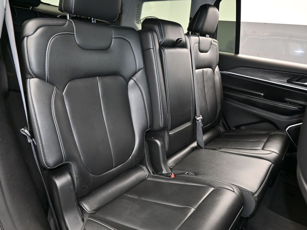 Vehicle image 70 of 78