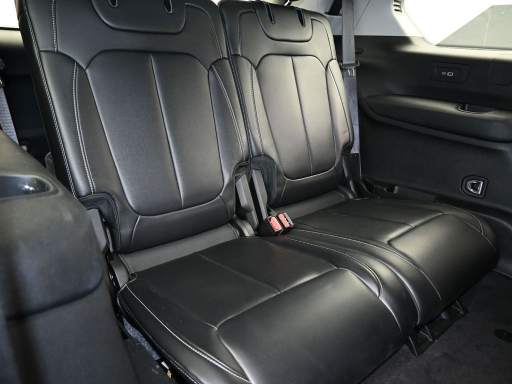 Vehicle image 72 of 78