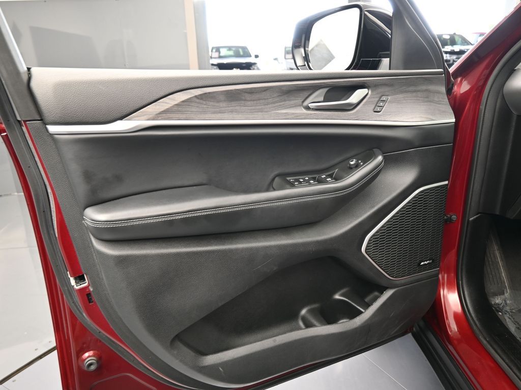 Vehicle image 43 of 78