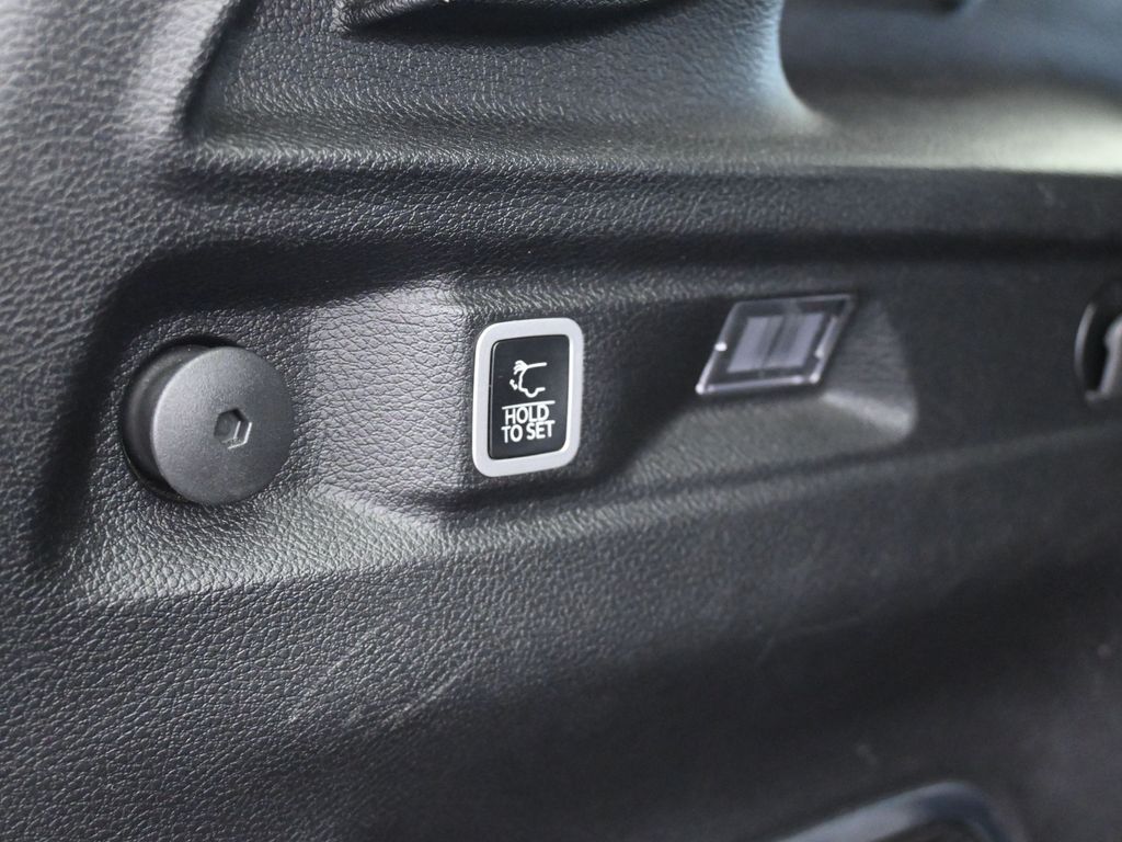 Vehicle image 69 of 78
