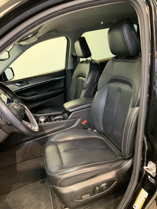 Vehicle image 17 of 61
