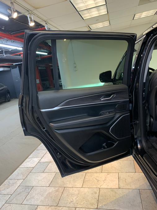 Vehicle image 40 of 61