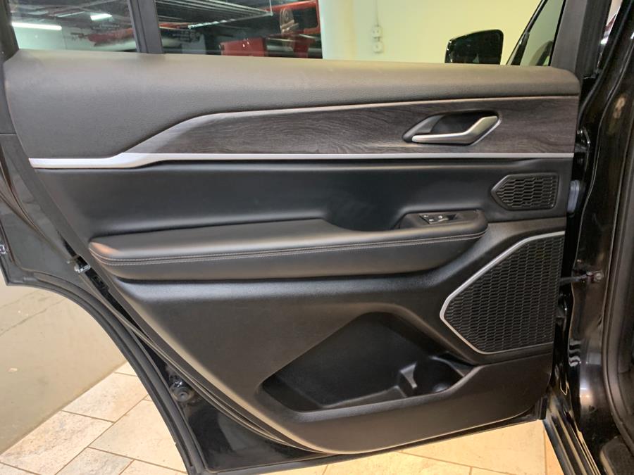 Vehicle image 41 of 61