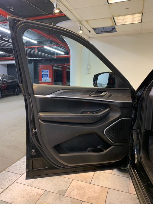 Vehicle image 14 of 61