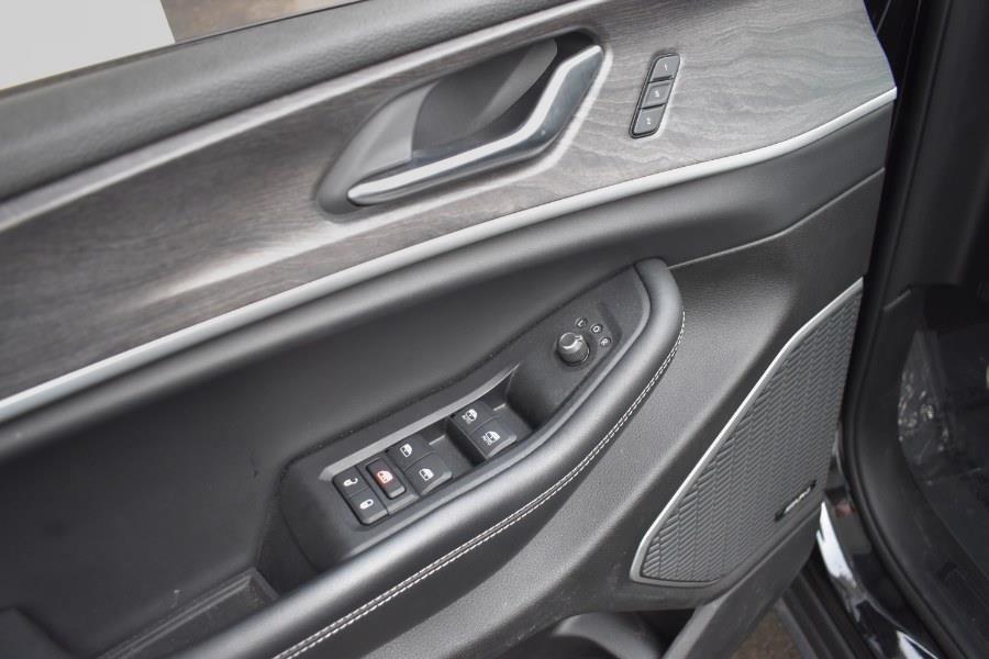 Vehicle image 34 of 47