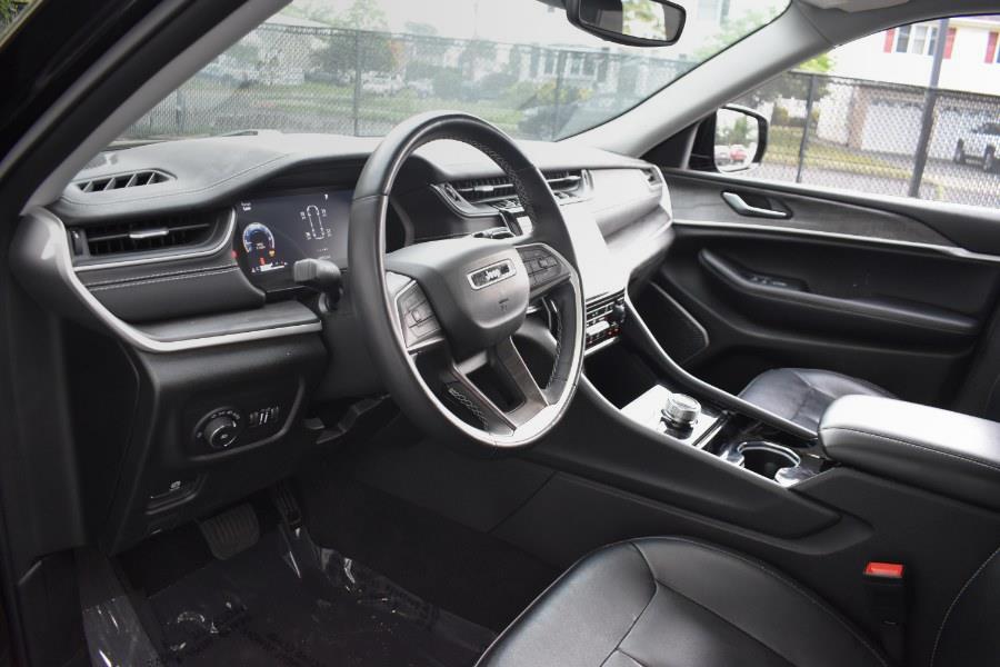 Vehicle image 21 of 47
