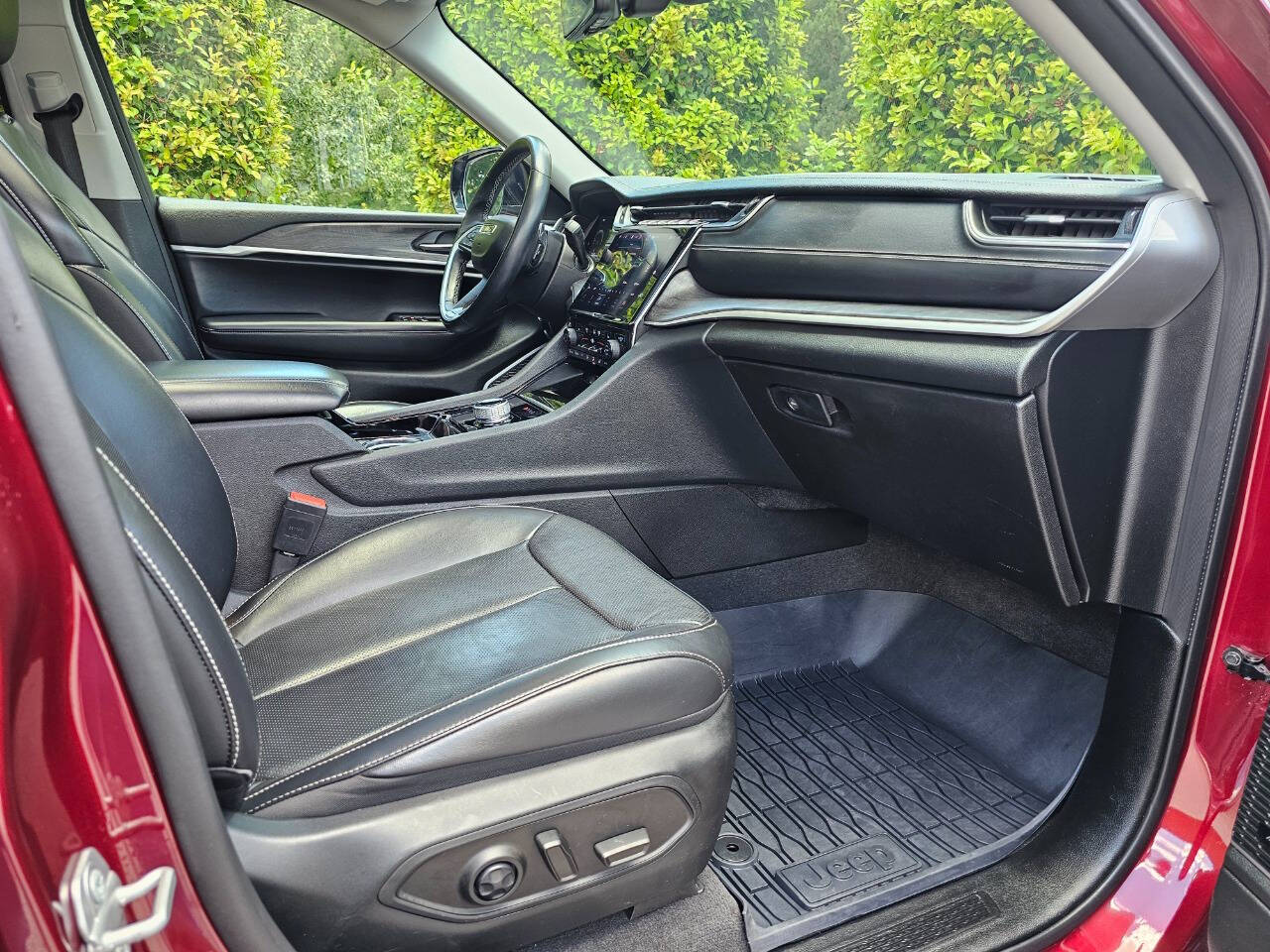 Vehicle image 46 of 49