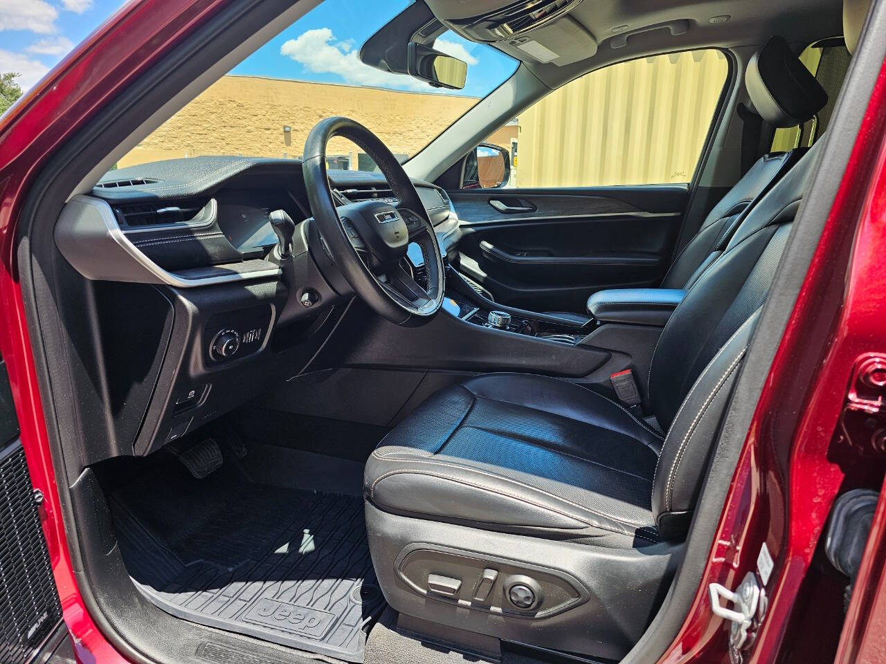Vehicle image 14 of 49