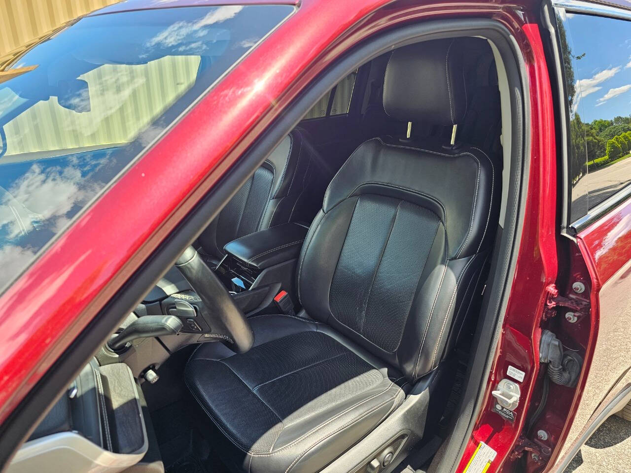 Vehicle image 15 of 49