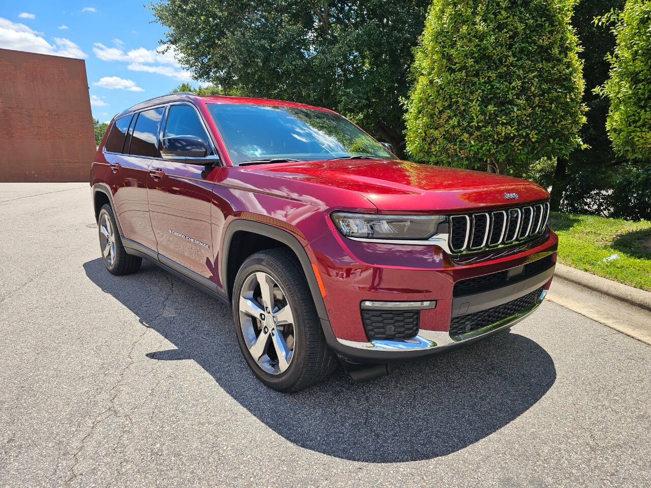 Vehicle image 3 of 49