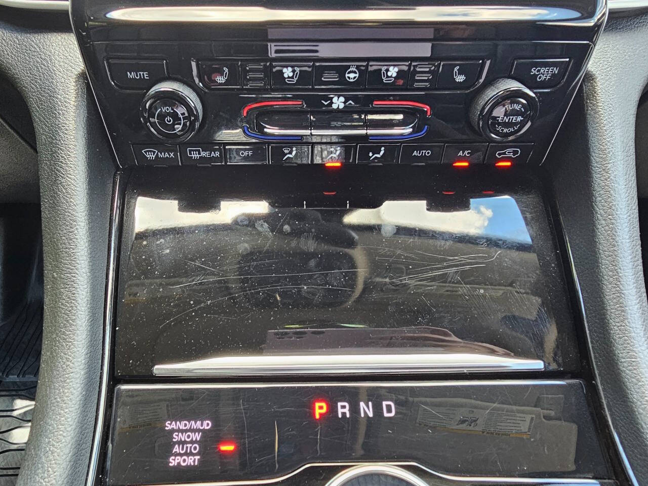 Vehicle image 33 of 49
