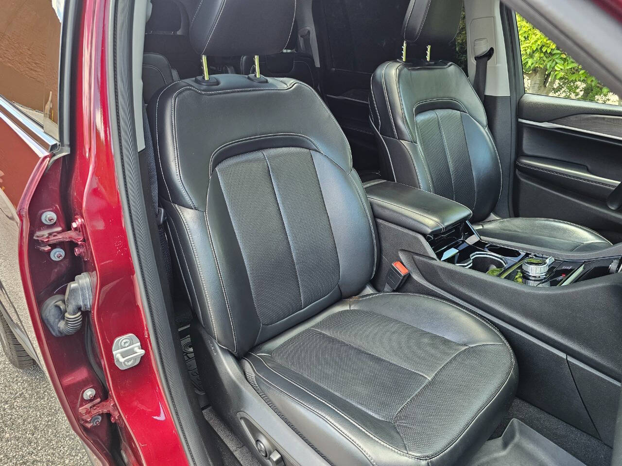 Vehicle image 47 of 49