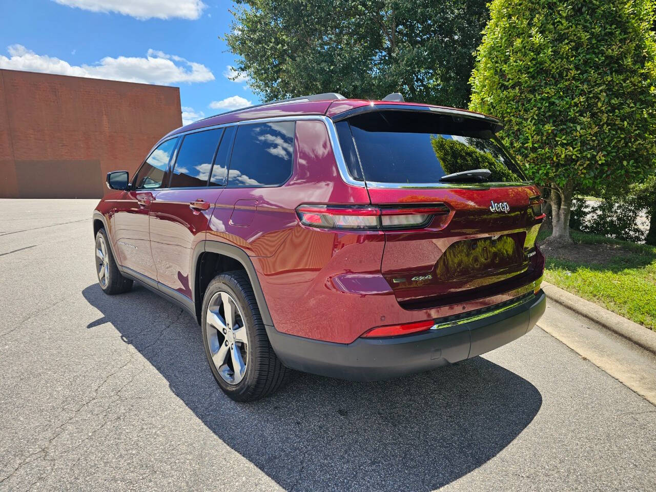 Vehicle image 7 of 49