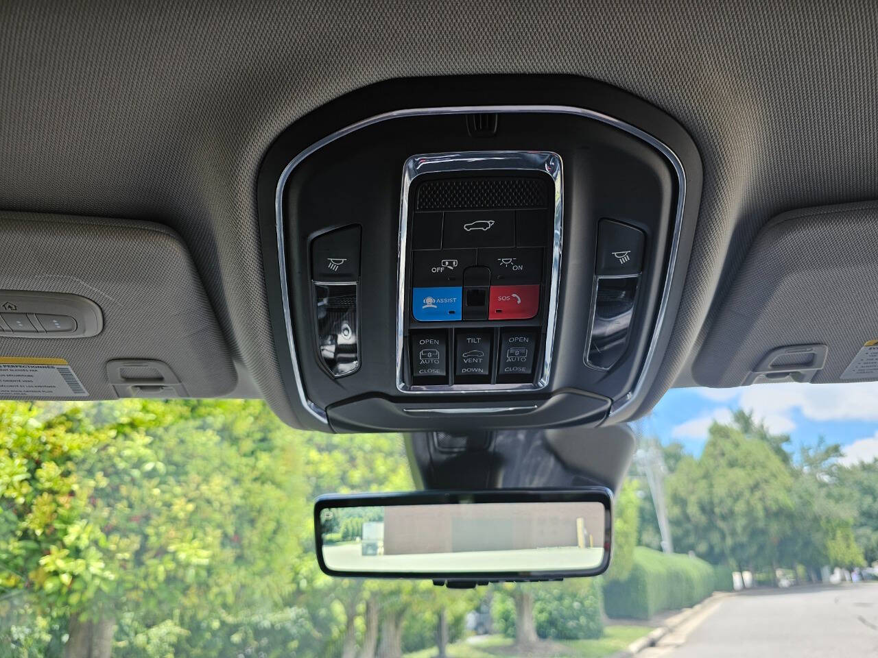 Vehicle image 34 of 49