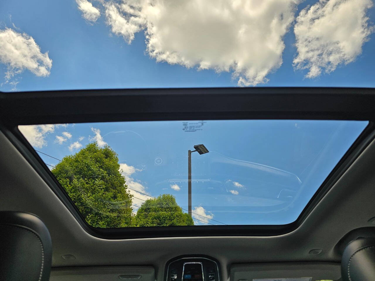 Vehicle image 36 of 49