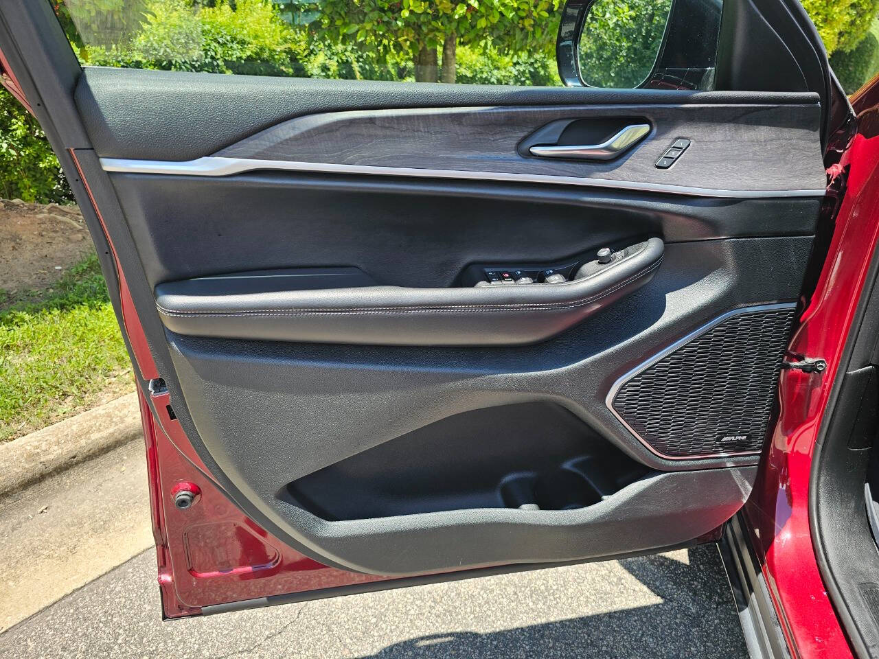 Vehicle image 10 of 49