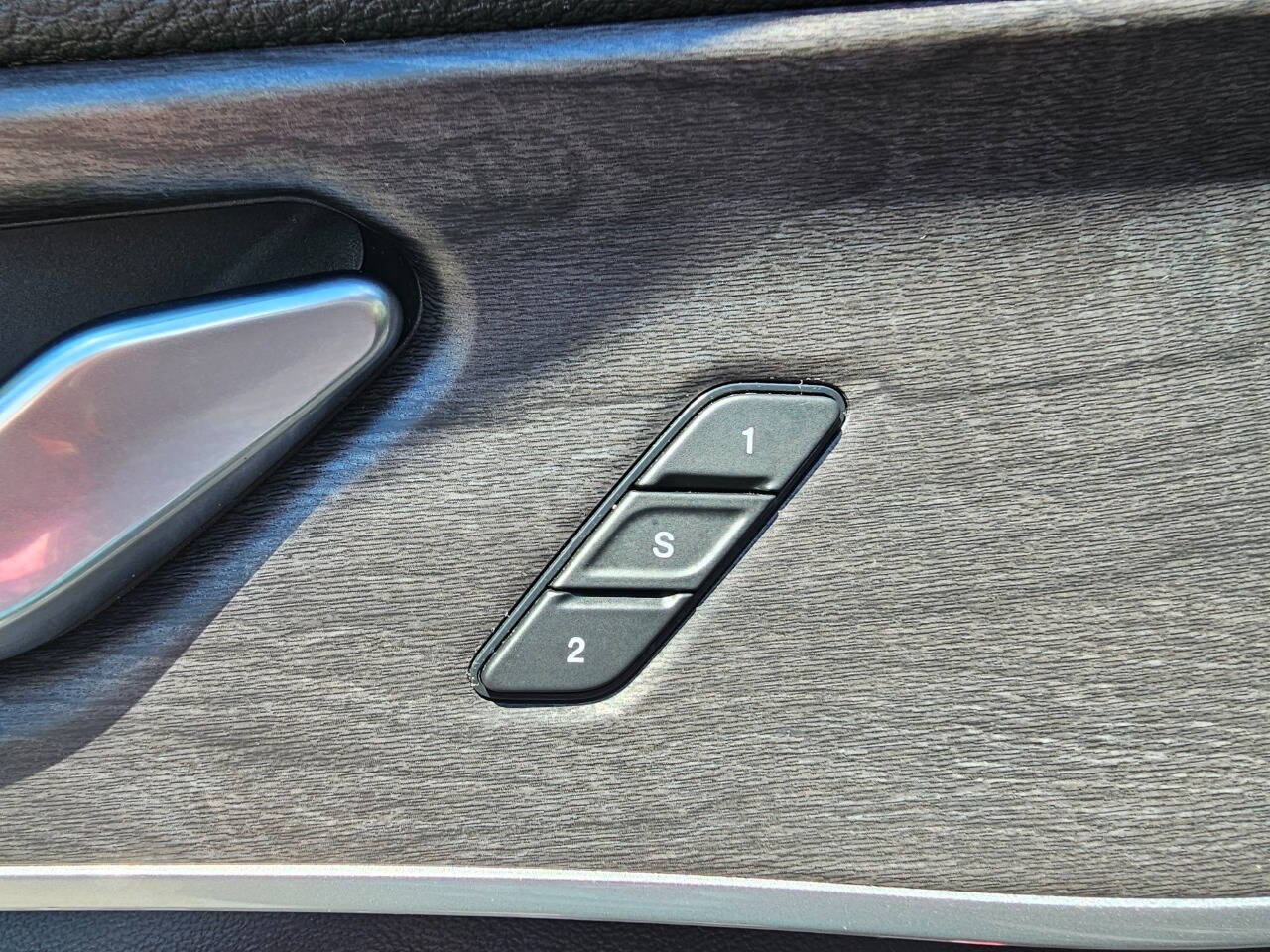 Vehicle image 11 of 49
