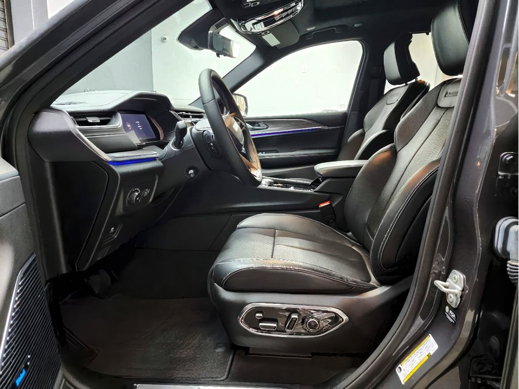 Vehicle image 10 of 15