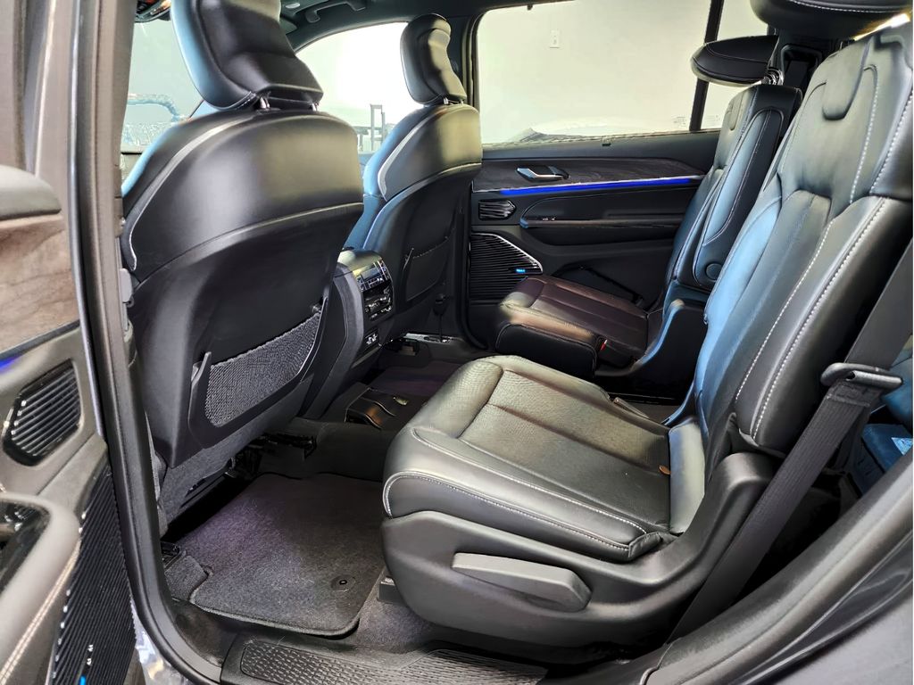 Vehicle image 8 of 15