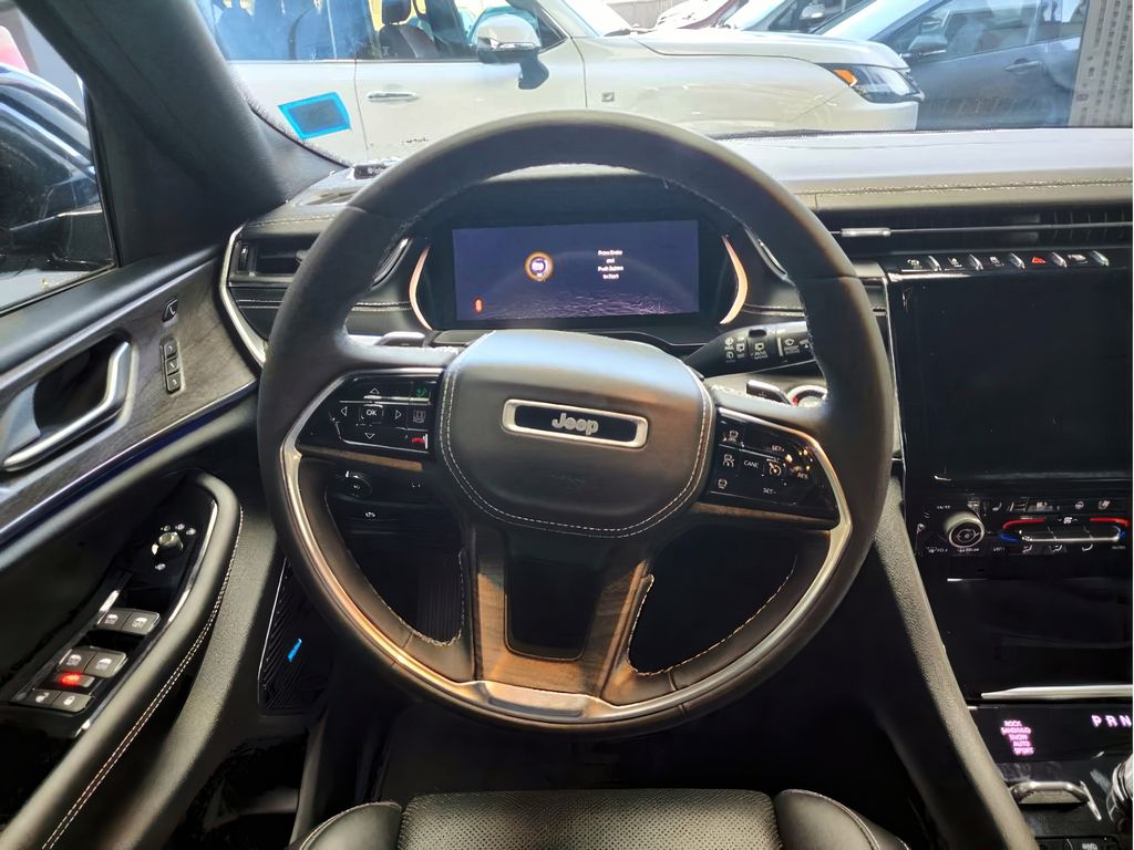 Vehicle image 12 of 15
