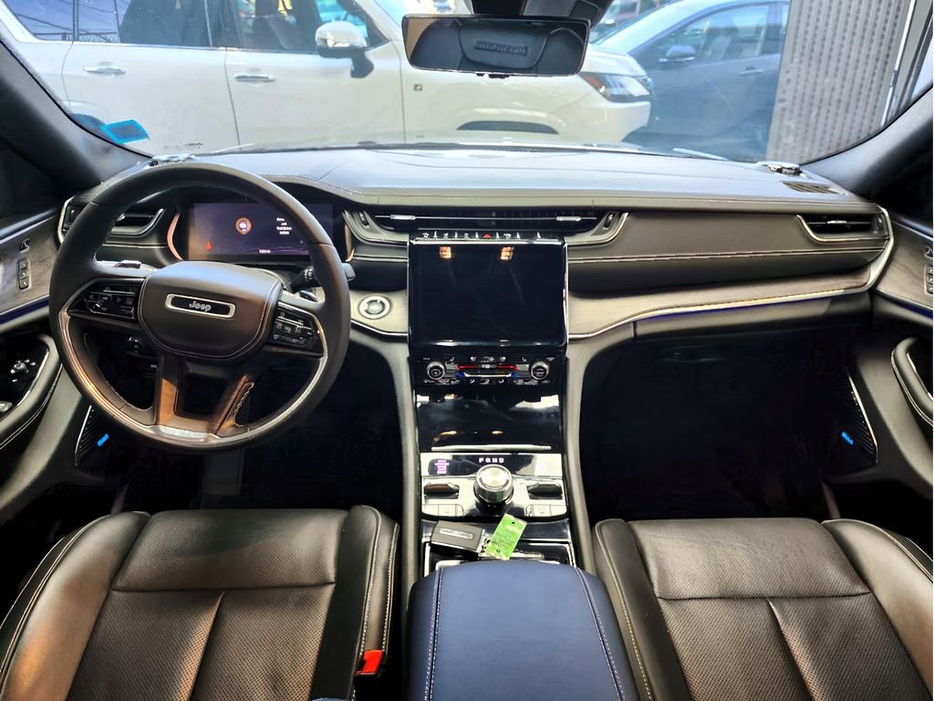 Vehicle image 11 of 15