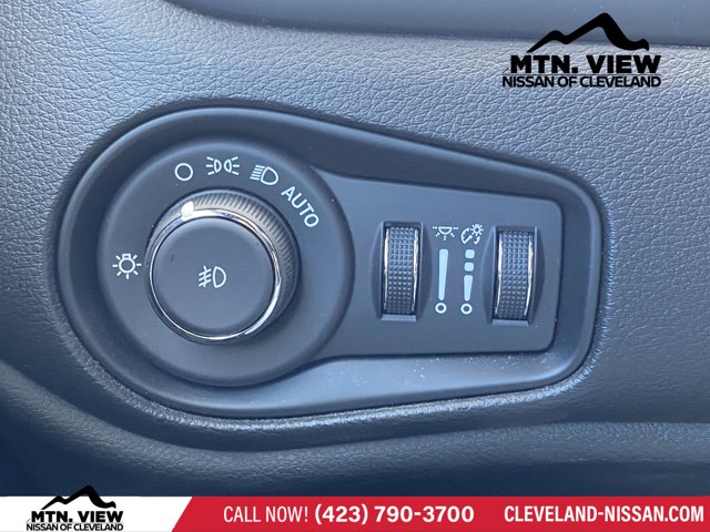 Vehicle image 25 of 27