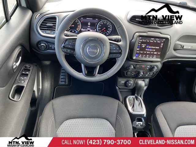 Vehicle image 8 of 27