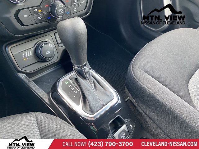 Vehicle image 23 of 27