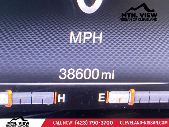 Vehicle image 15 of 27