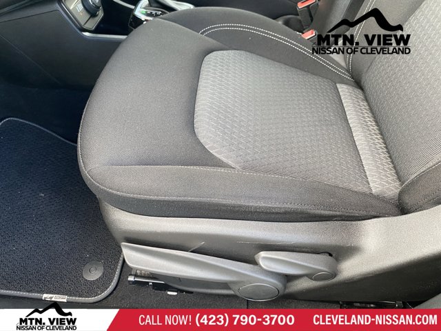 Vehicle image 10 of 27