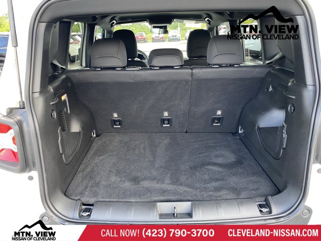 Vehicle image 12 of 27