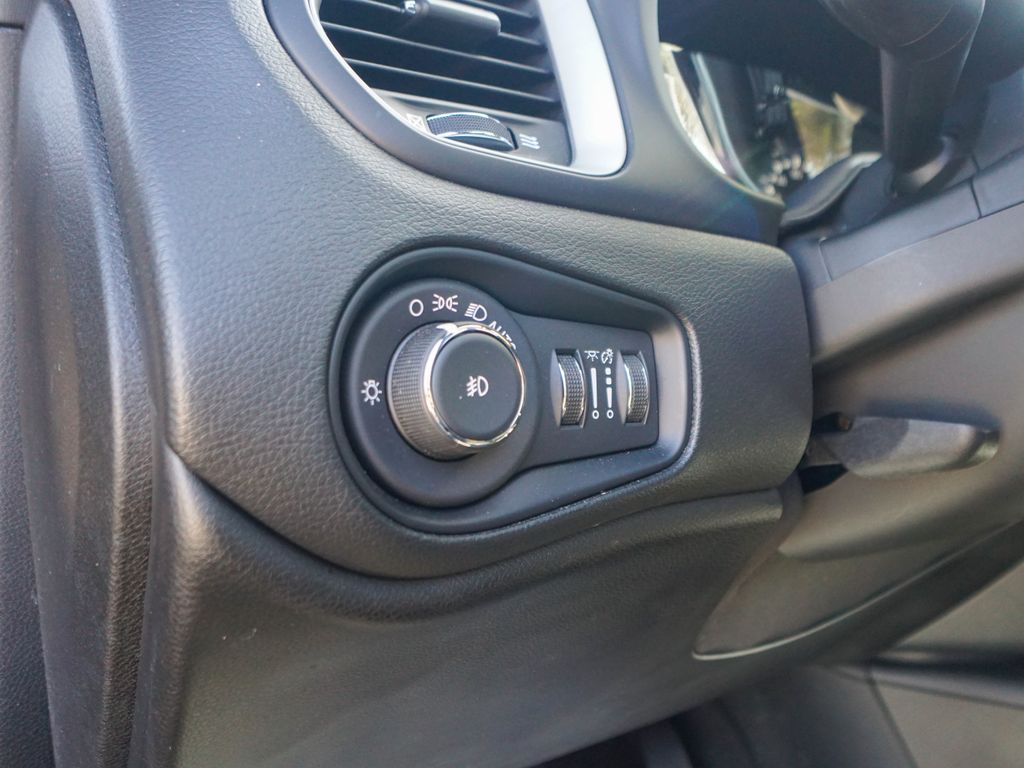 2021 Jeep Renegade 80th Anniversary Image 30 of 33