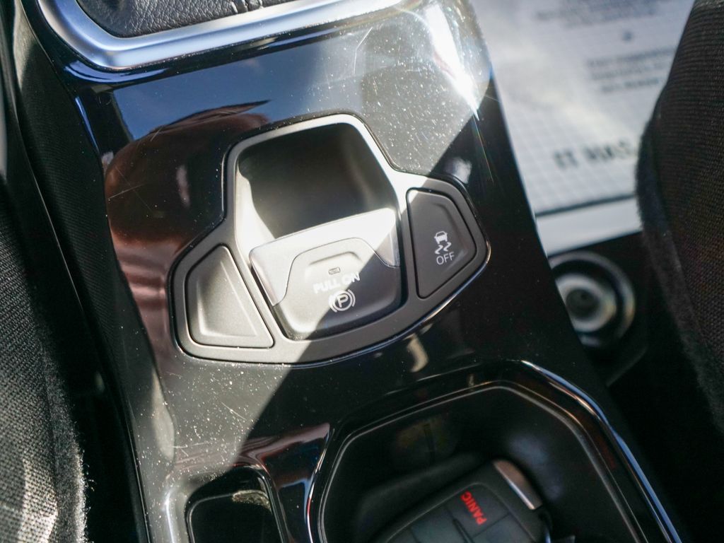 2021 Jeep Renegade 80th Anniversary Image 27 of 33