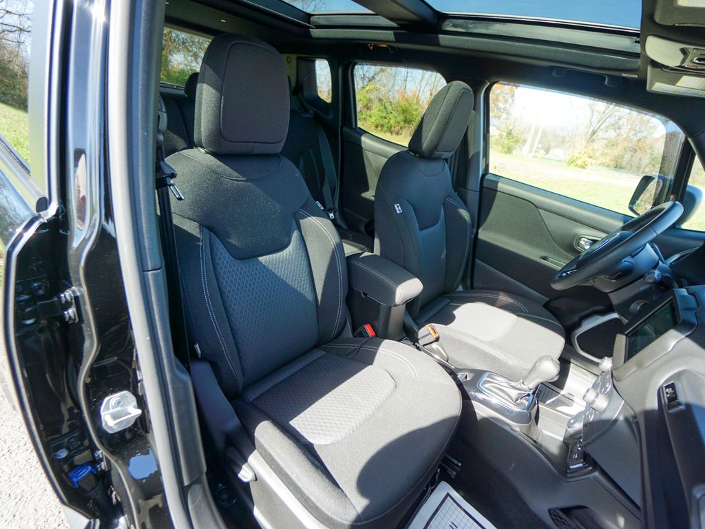 2021 Jeep Renegade 80th Anniversary Image 14 of 33