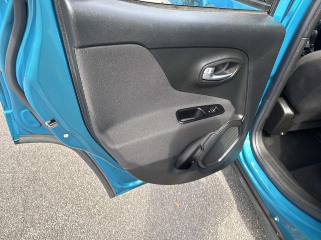 2021 Jeep Renegade Latitude Image 21 of 32