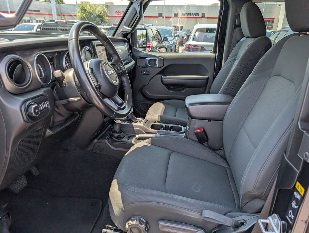Vehicle image 15 of 32