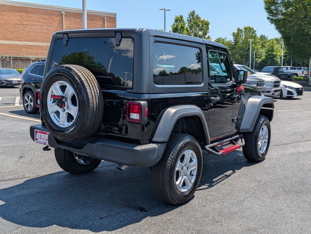 Vehicle image 5 of 32