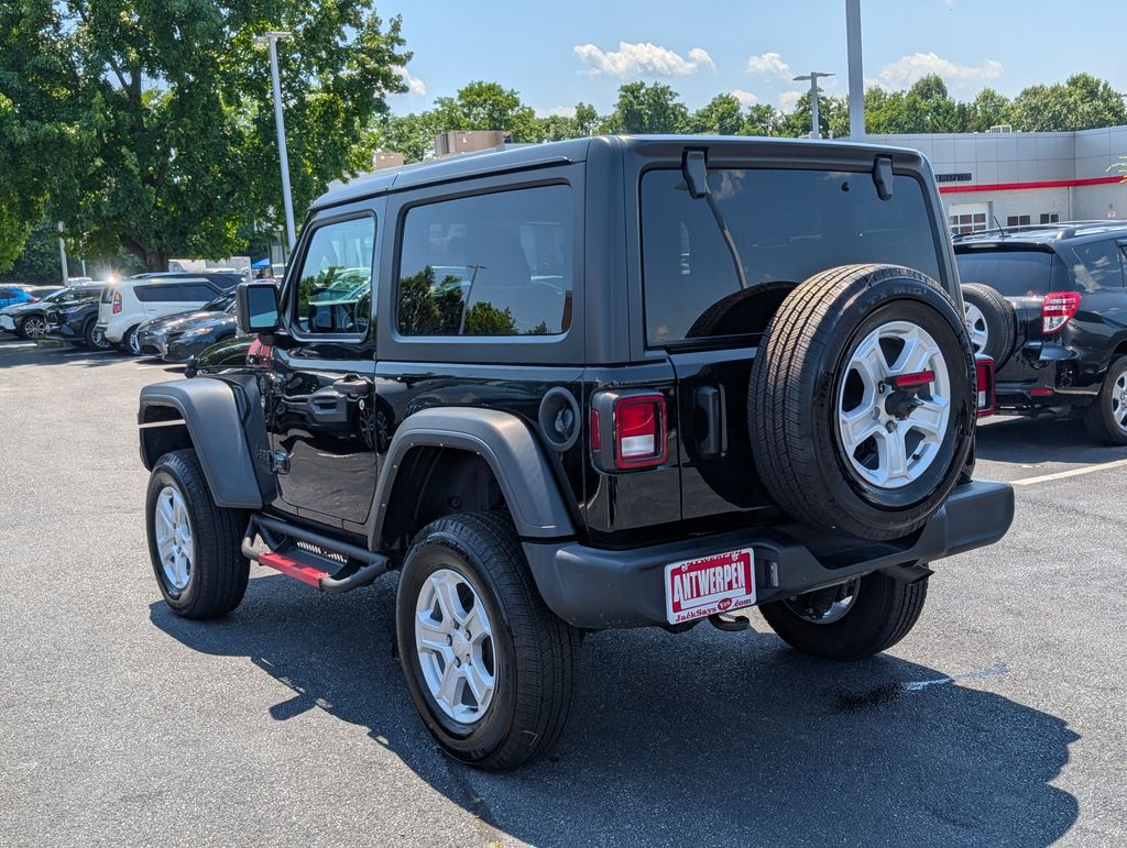 Vehicle image 8 of 32