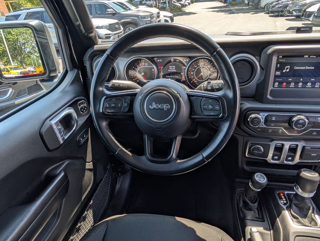Vehicle image 17 of 32
