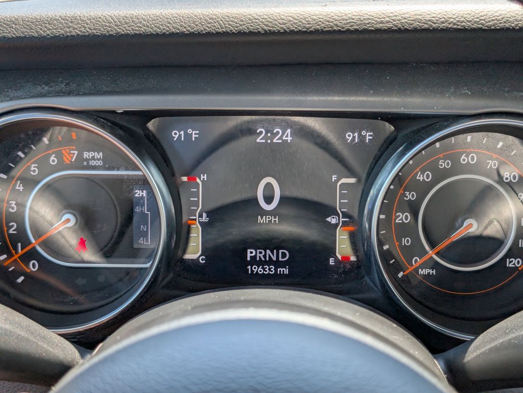 Vehicle image 18 of 32