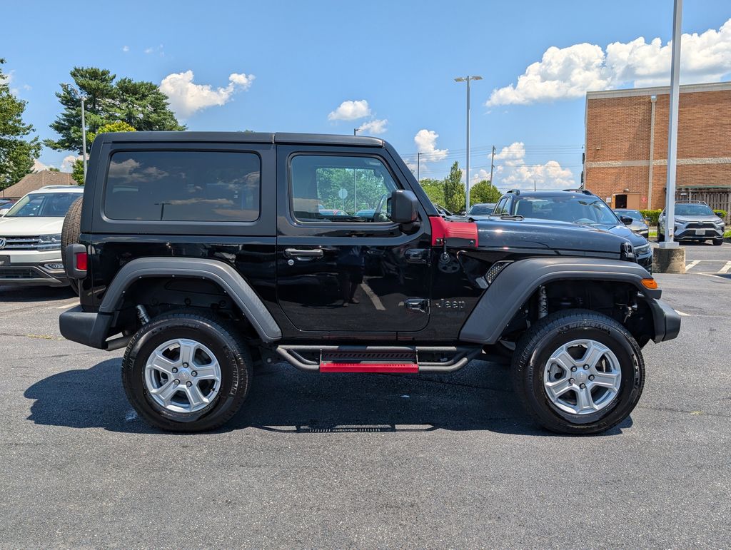 Vehicle image 4 of 32