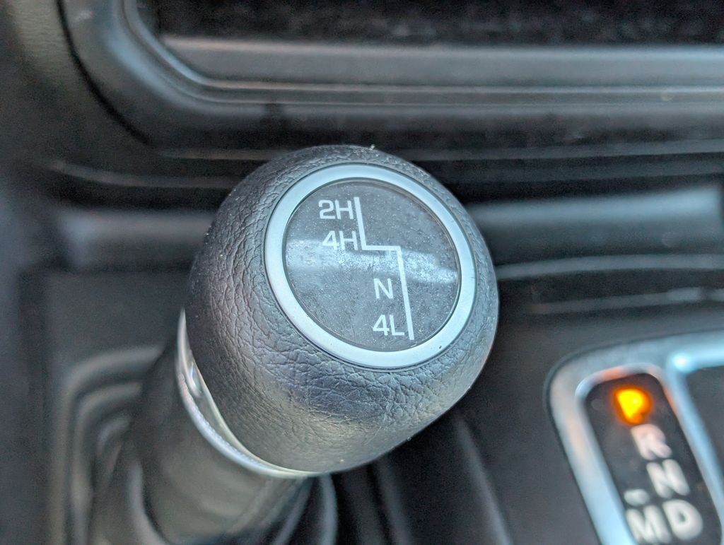Vehicle image 24 of 32