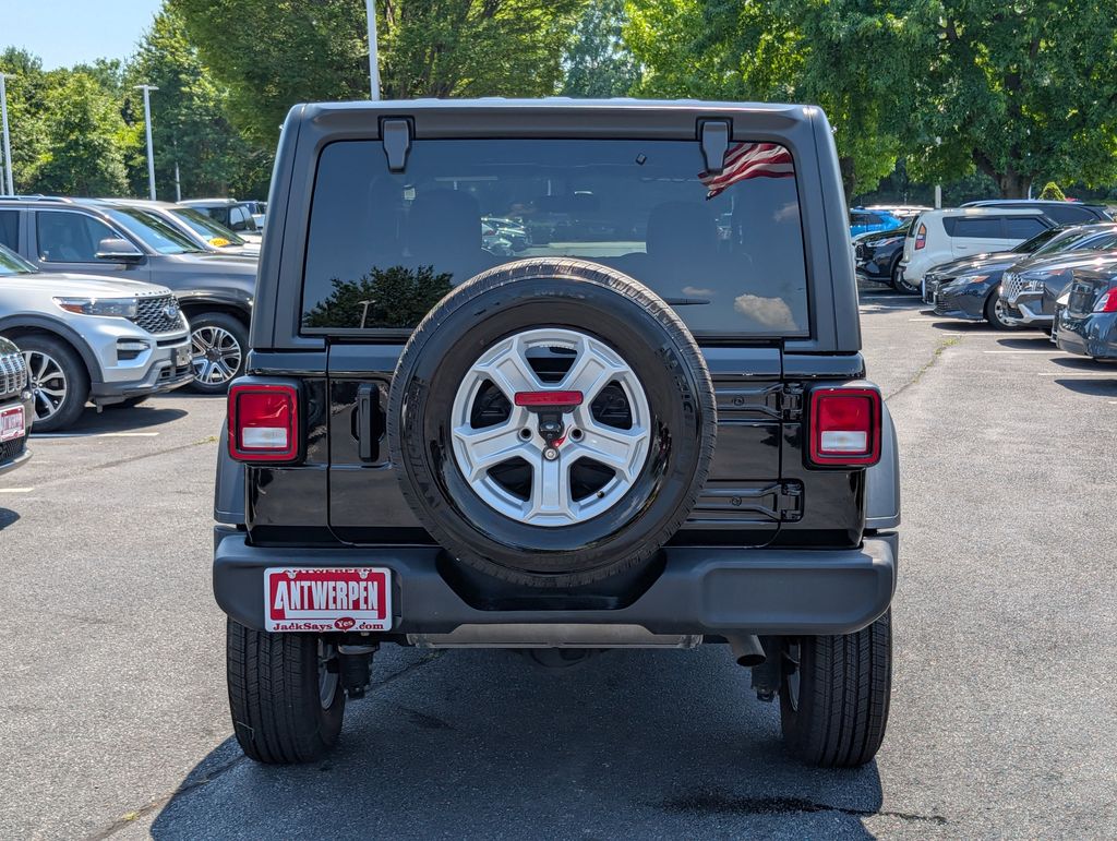 Vehicle image 6 of 32