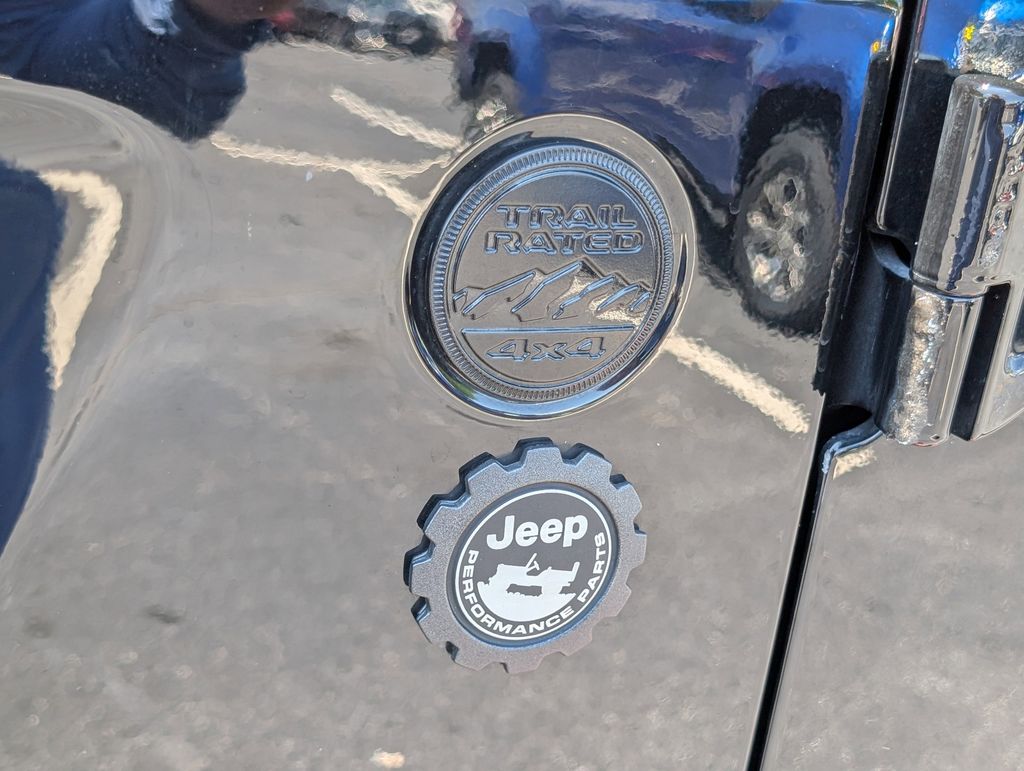 Vehicle image 27 of 32
