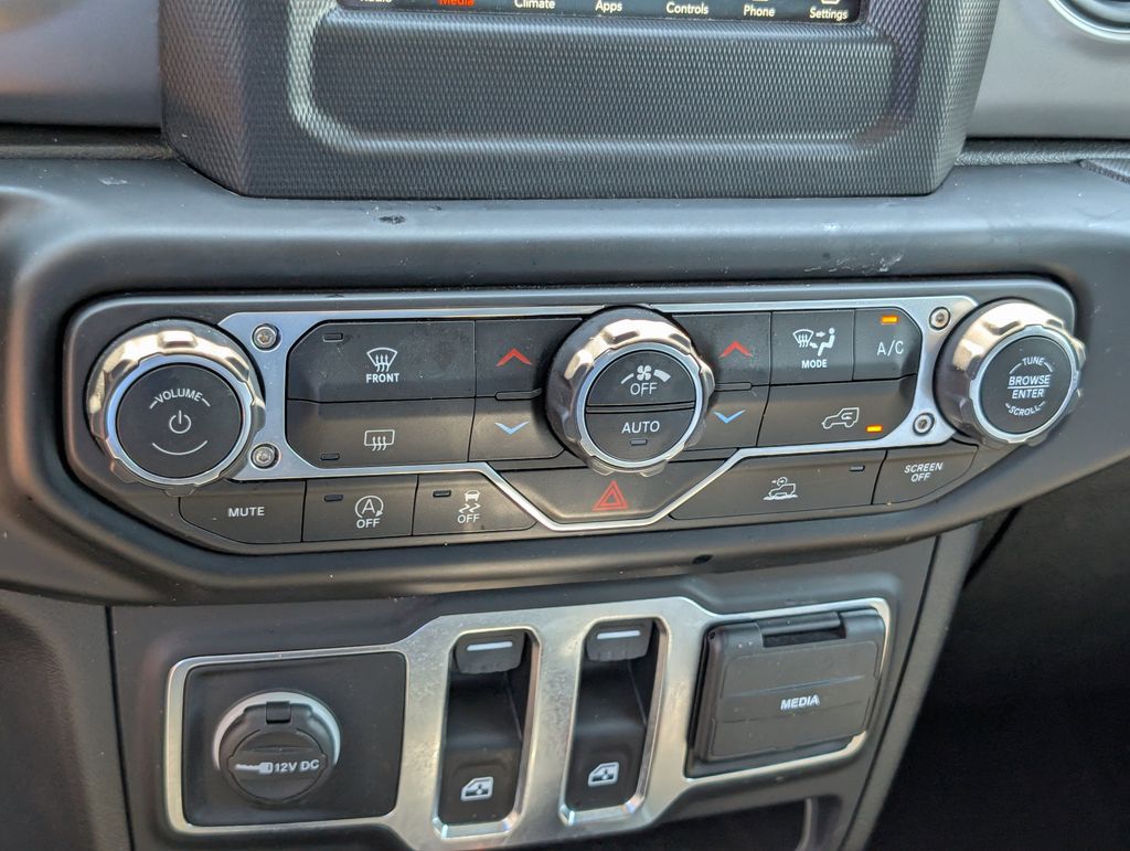 Vehicle image 31 of 32