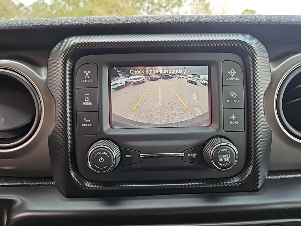Vehicle image 21 of 28