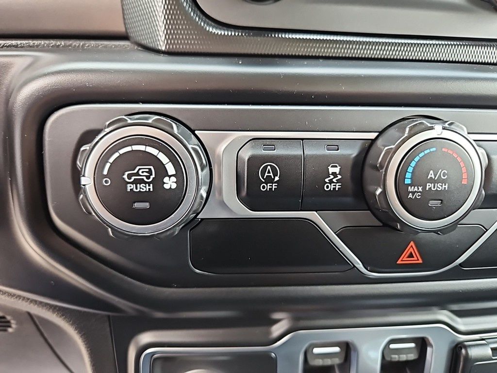 Vehicle image 23 of 28