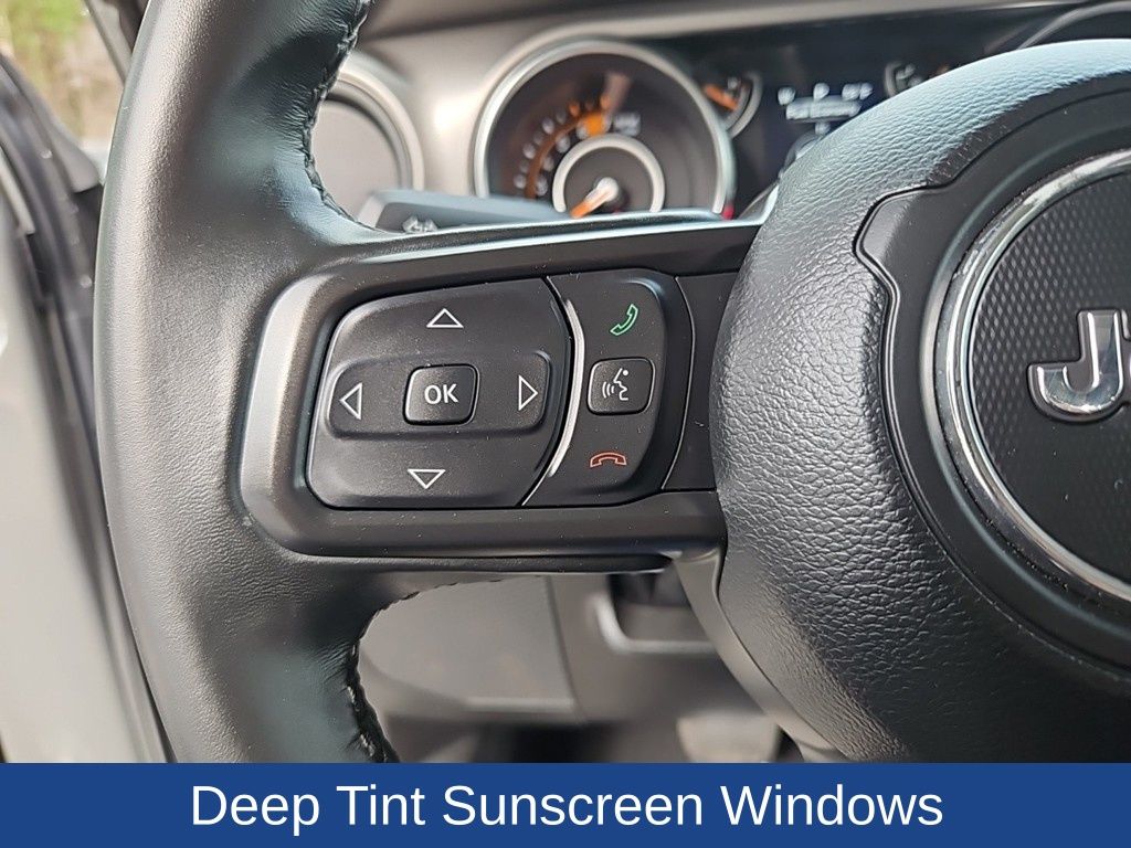Vehicle image 17 of 28